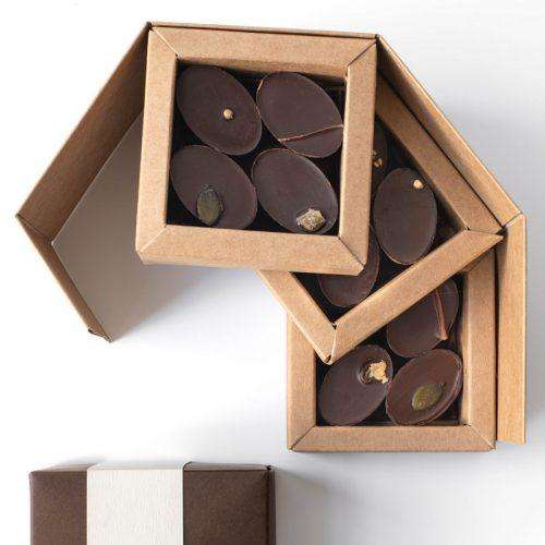 Boîte de 12 chocolats individuels ouverte
