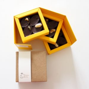 Boîte de 12 chocolats pralinés bio - praliné artisanal