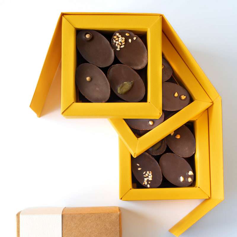 Boîte de 12 pralinés ouverte