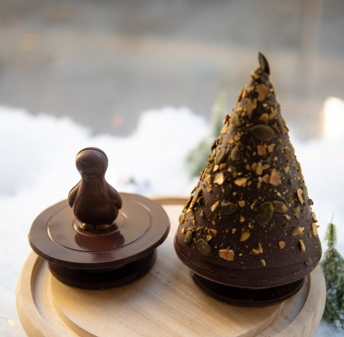 Noel 2023 Grand sapin noir et son pingouin