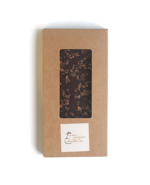 Tablette chocolat noir et grué de cacao dans son emballage éco responsable